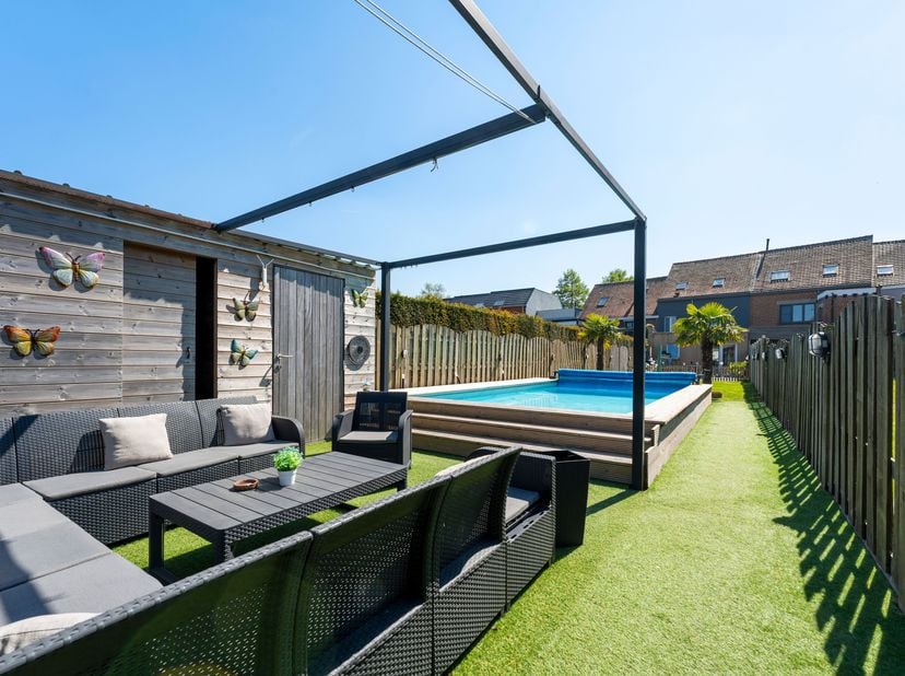 Instapklare woning met diepe tuin in centrum Wevelgem<br />
Deze ruime en instapklare woning in het centrum van Wevelgem combineert comfort, ruimte en