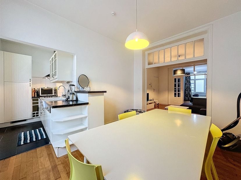 Wijk Place Saint-Antoine - Gemeubileerd appartement met 1 slaapkamer +/-70m² gelegen op de 1ste verdieping van een gebouw met 3 verdiepingen bestaande