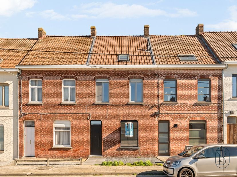 Topper! Kwalitatieve, volledig gerenoveerde woning met 3 SLK en aangename tuin met uitweg.<br />
Rustig gelegen te Anzegem, in de nabijheid van schole