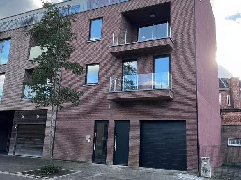 studio te huur centrum Diepenbeek<br />
<br />
Studio met terras te huur in het centrum van Diepenbeek,waar comfort,stijl en duurzaamheid samenkomen i