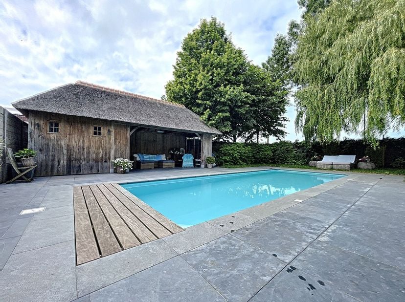 (Prijs is bespreekbaar, bij kopen in aandelen, overname vennootschap)<br />
<br />
Werken, wonen én ontspannen op één A-locatie.&amp;nbsp;&amp;nbsp;<br />
<br