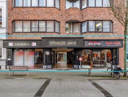                                         Bâtiment commercial à vendre à Turnhout, € 225.000
