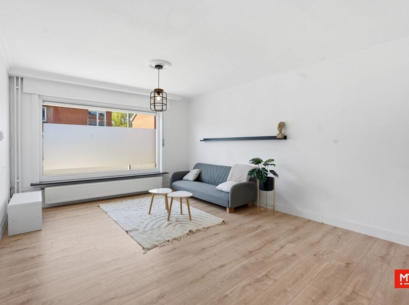 In een rustige wijk, op het einde van een doodlopende straat, bevindt zich deze energiezuinige woning. Het pand werd gebouwd in 1977&amp;nbsp;en onderging