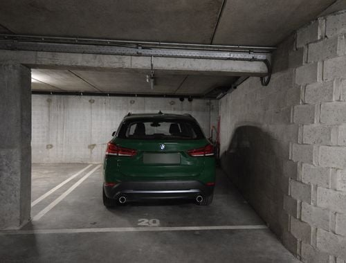                                         Garage en sous-sol à louer à Gent, € 100
