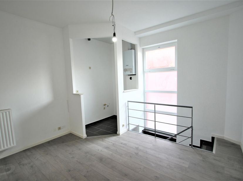 Situé à proximité de la Basilique, nous vous proposons ce bureau au rez-de-chaussée arrière. <br />
Actuellement loué à 500 eur/mois, ce bureau pourra