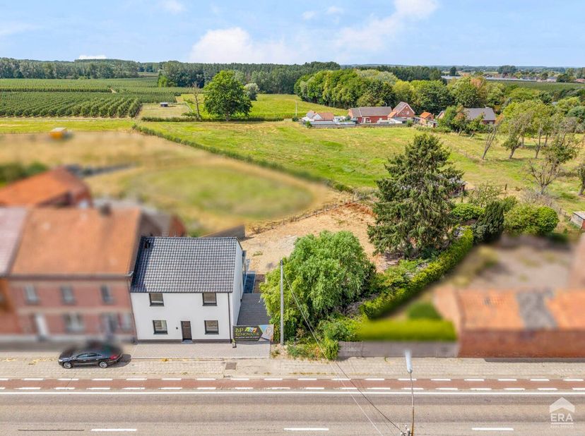 t;Moderne, gerenoveerde woning in Nieuwerkerken met ruime tuin en vrij uitzicht. Deze volledig gerenoveerde woning uit 2025 is voorzien van comfort en