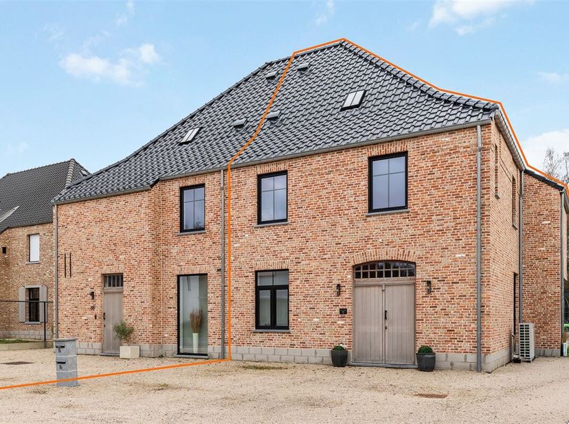Energiezuinige nieuwbouwwoning (E21) op perceel van 6are63ca in groene doch centrale omgeving.<br />
Belangrijkste troeven: <br />
- Centrale ligging<