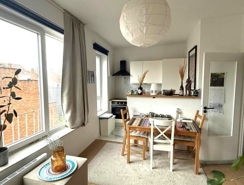                                        Studio à louer à Ixelles, € 780

