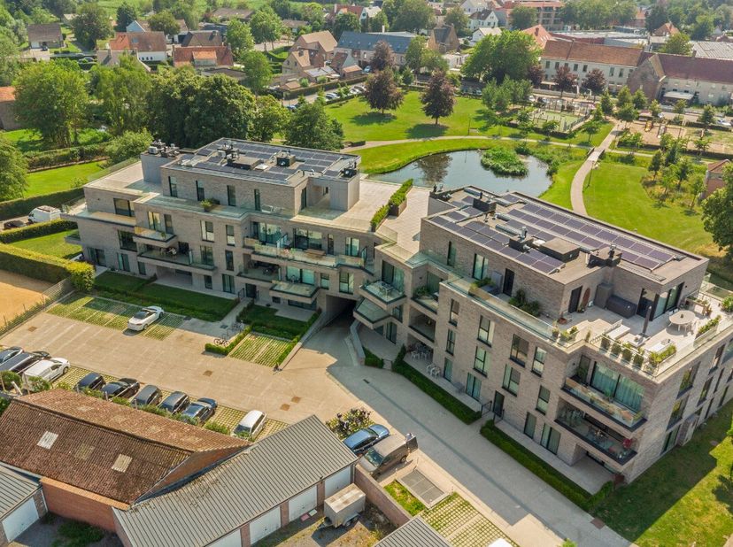 Welkom in dit exclusieve BEN-appartement, gelegen op de eerste verdieping van de stijlvolle en recente Residentie Jabit'O (bouwjaar 2023). Deze presti