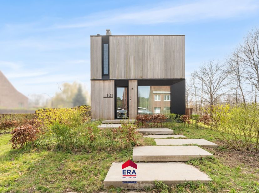 [[ CE BIEN PARTICIPE À LA JOURNÉE MAISONS OUVERTES ERA LE 13/6 DE 16:00 À 17:00 ]]<br />
Ce bien participe à la Journée Maisons Ouvertes ERA. Visitabl