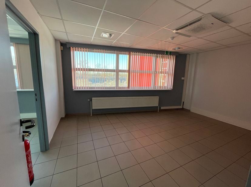Bien professionnel à louer
                    à 2800 Mechelen