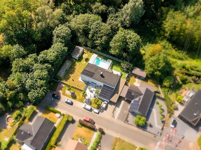 Au coeur du secteur prisé de Rekkem, découvrez cette superbe villa de plain-pied, où chaque détail chante la promesse d'une vie élégante et sereine.<b