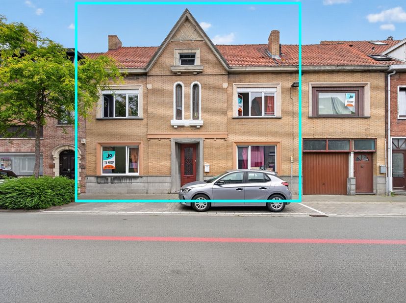 Cette spacieuse maison située à Ostende (Stene) offre de nombreuses possibilités aux familles nombreuses, aux investisseurs ou aux acheteurs à la rech