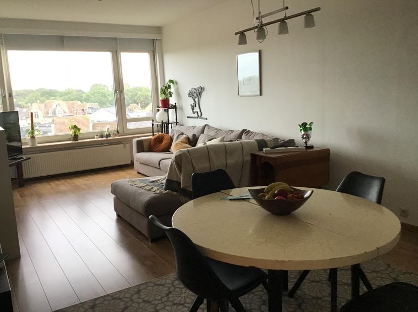 Ruim instap klaar appartement van 95m2 met 2 slaapkamers, vlakbij park Den Brandt en het Middelheimpark.<br />
Dit ruime en verzorgde appartement is k