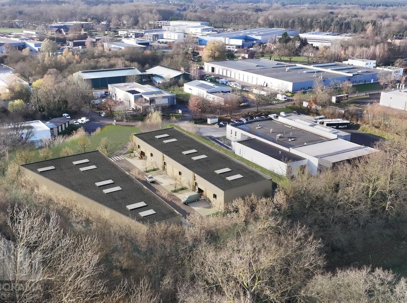 Ontdek deze nieuwbouwontwikkeling met 12 hoogwaardige KMO-units in de industriezone Molenstede. Slechts 4 units zijn nog beschikbaar, grijp deze uniek