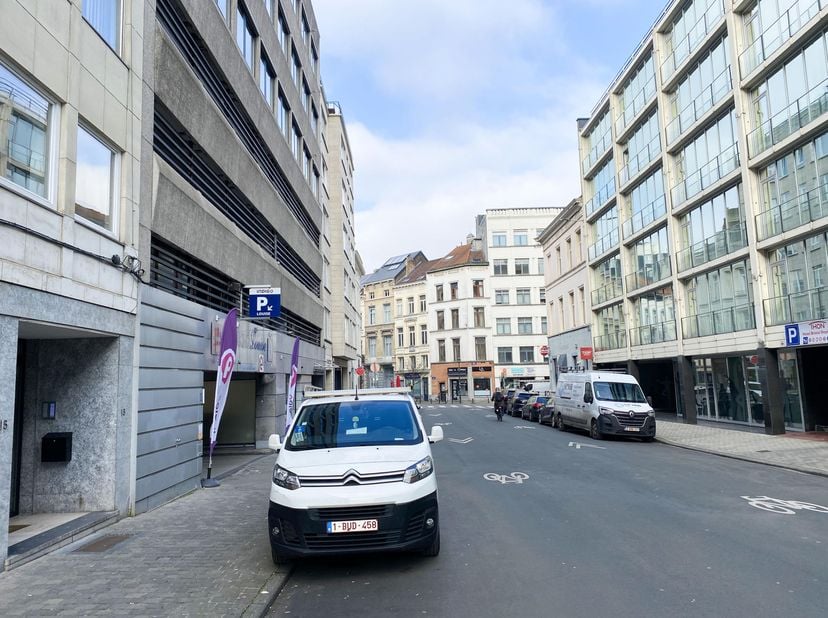 Garage te koop in Livornostraat 7,
                    1060 Sint-Gillis
