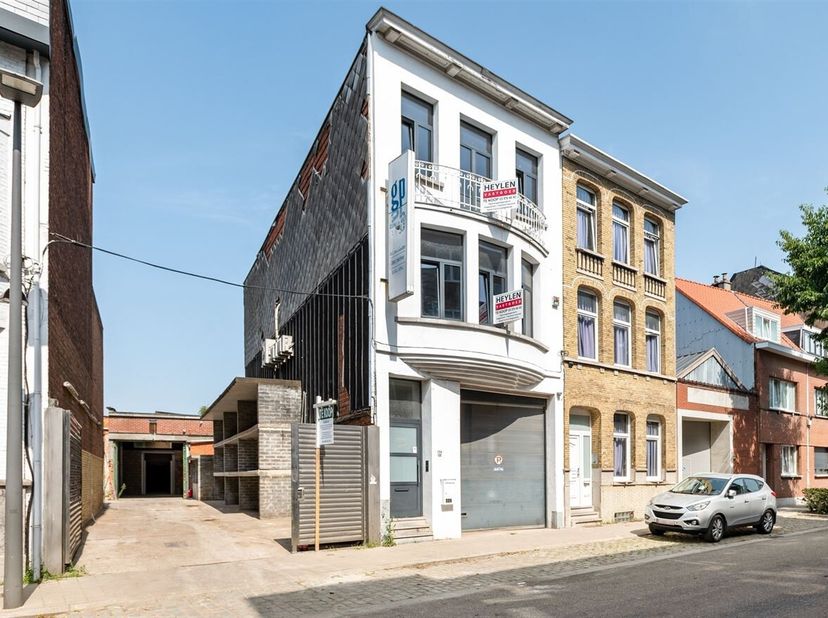 Bedrijfsvastgoed te koop
                    in 2170 Merksem