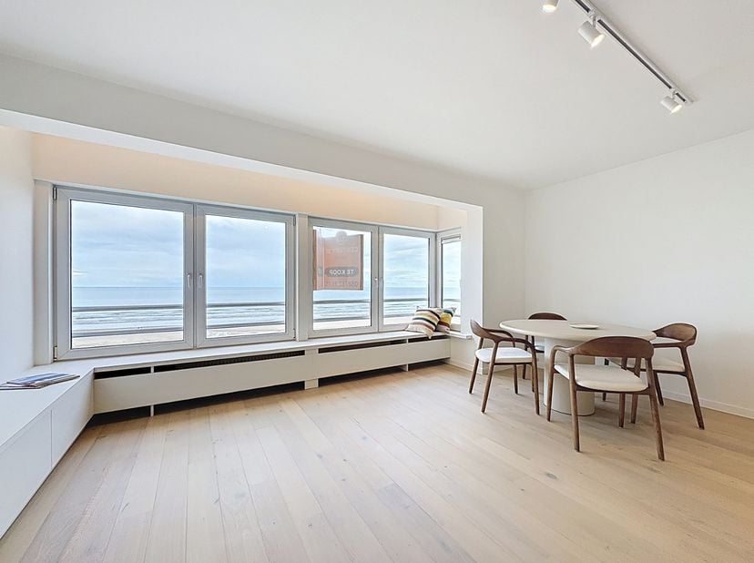 Prachtig appartement met zeezicht gelegen in het centrum van Sint-Idesbald.&amp;nbsp; Het appartement ligt op de bovenste verdiepgin van de Residentie Ed
