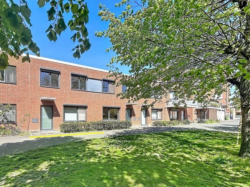 Huis te koop in Sint-Rochushof 13,
                    9100 Sint-Niklaas