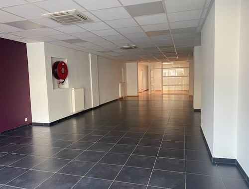                                         Kantoorruimte te huur in Eeklo, € 2.000
