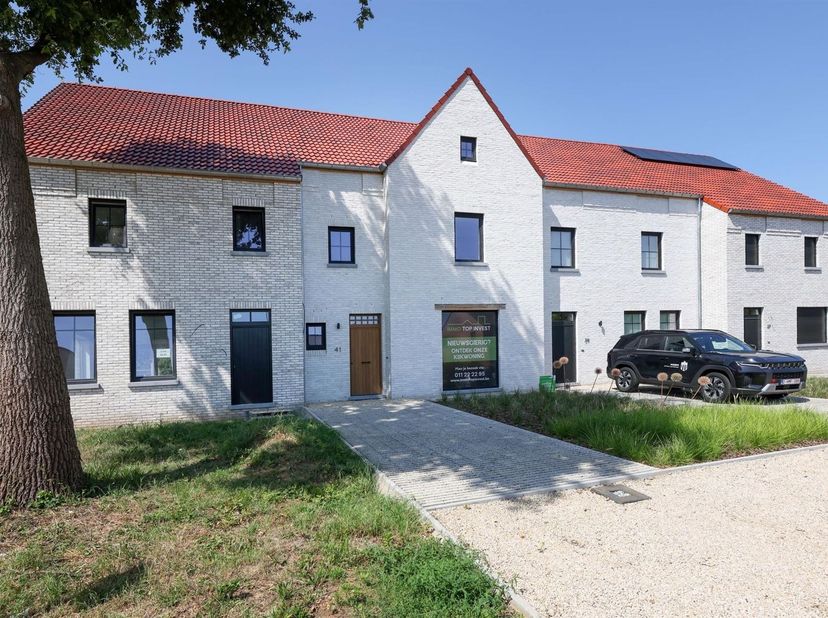 Instapklare ruime nieuwbouwwoning (203m²) in hartje Zolder<br />
Op de Schuttershof, ter hoogte van huisnummer 27, bieden wij dit nieuwbouwproject aan