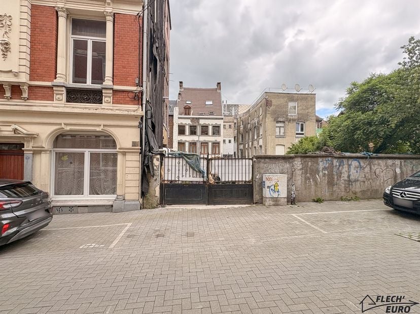 Dans le coeur du centre ville de Verviers, découvrez ce terrain de 133m² à vendre avec projet pour un immeuble de 4 appartements. <br />
Les limites