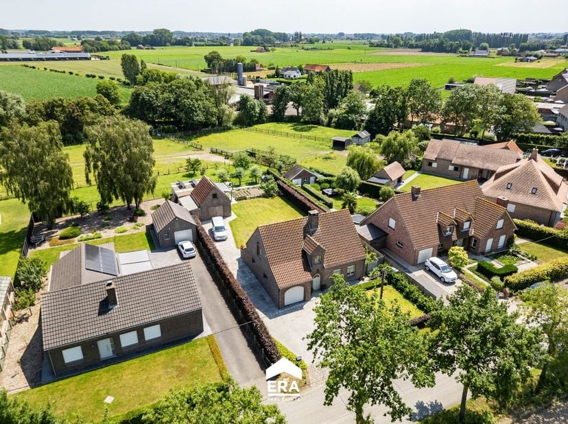 Zeer verzorgde en rustig gelegen woning in het landelijke Ruiselede op een totale oppervlakte van 997 m²Bent u op zoek naar een instapklare en rustig