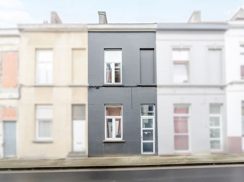 Deze instapklare woning te koop in Gent geniet van een bijzonder centrale ligging, op wandelafstand van het Citadelpark. Ook het bruisende stadscentru