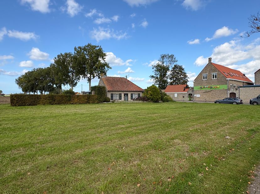 Grond te koop in Gouden-Hoofdstraat 48 - 52,
                    8630 Veurne