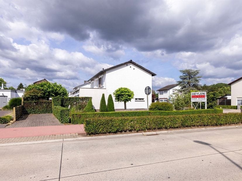 Spacieuse maison de 4 chambres idéalement située à Houtvenne ! <br />
Cette maison est située dans un cadre verdoyant et adapté aux enfants, tout en é