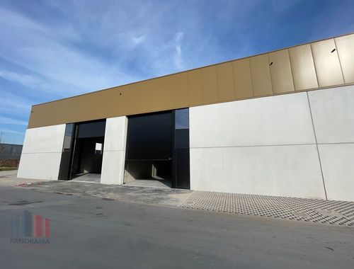                                         Bâtiment d’entreprise à louer à Roeselare, € 957
