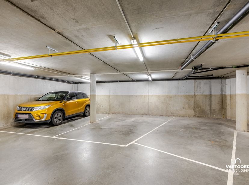 Garage te koop in 's Gravenstraat 97,
                    9810 Nazareth