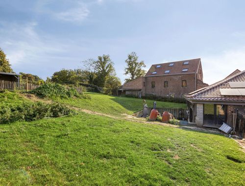                                         Uitzonderlijke woning te koop in Sint-Pieters-Leeuw, € 1.290.000
