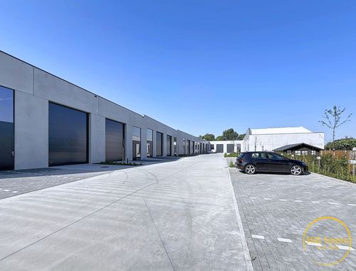                                         Entrepôt sans bureau à louer à Ieper, € 750
