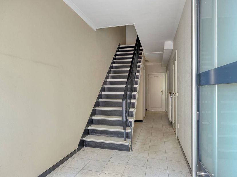 Unieke kangoeroewoning te koop op een toplocatie in het centrum van Maaseik (Hertstraat 19). Deze eigendom is ingedeeld in 2 afzonderlijke appartement