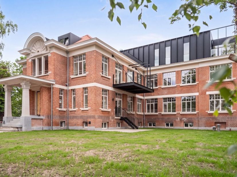 [[ DIT PAND NEEMT DEEL AAN DE ERA OPEN HUIZEN DAG OP 19/9 VAN 17:30 TOT 18:30 ]] Villa Meert, dat is wonen op een centrale ligging in een uitzonderlij