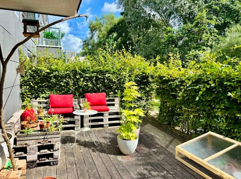 Ruim en lichtrijk 1-slaapkamerappartement van Residentie Het Volk, gelegen aan De Visserij. <br />
<br />
Het gelijkvloers appartement heeft een uitzo