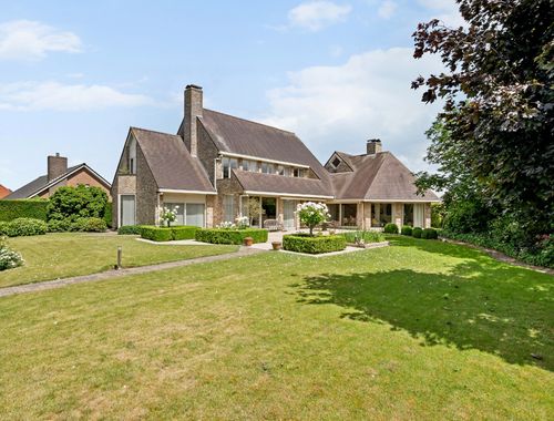                                         Woning te koop in Westrozebeke, € 699.000
