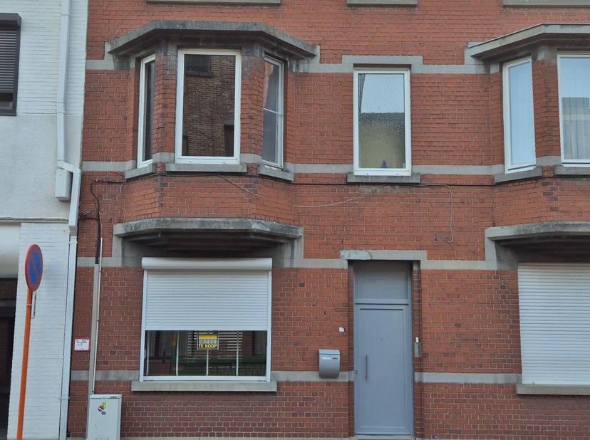 Charmante herenwoning.<br />
3slks, 2 bdk,  volledig onderkelderd,  nieuwe gasketel, overdekt terras.  Goede ligging, alles in de buurt.<br />
Klaasge