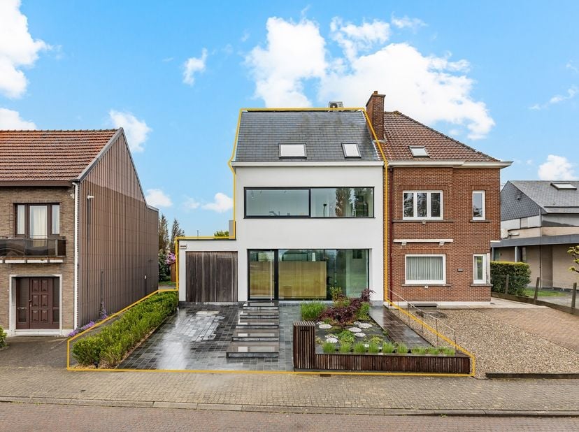 Exclusief wonen in Aalst — deze indrukwekkende woning op de Ouden Dendermondsesteenweg combineert luxe, ruimte en hoogwaardige afwerking op een uitzon
