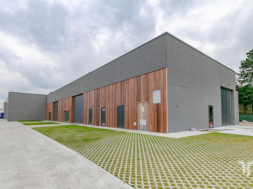Bedrijfsvastgoed te huur in Bruggestraat 110 bus A,
                    8480 Eernegem