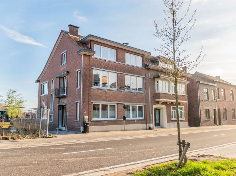 Op te frissen woning met 7 slaapkamers en ruime tuin aan het centrum van Tongeren.<br />
<br />
Op de pas vernieuwde Maastrichtersteenweg in Tongere