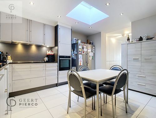                                         Maison deux facades à vendre à Sint-Truiden, € 300.000
