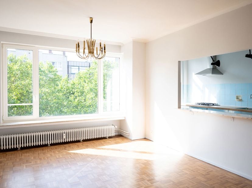 Quares by Trevi vous présente :<br />
un appartement charmant et lumineux au 6e étage avec une vue dégagée, entièrement rénové !<br />
Situé sur la Be