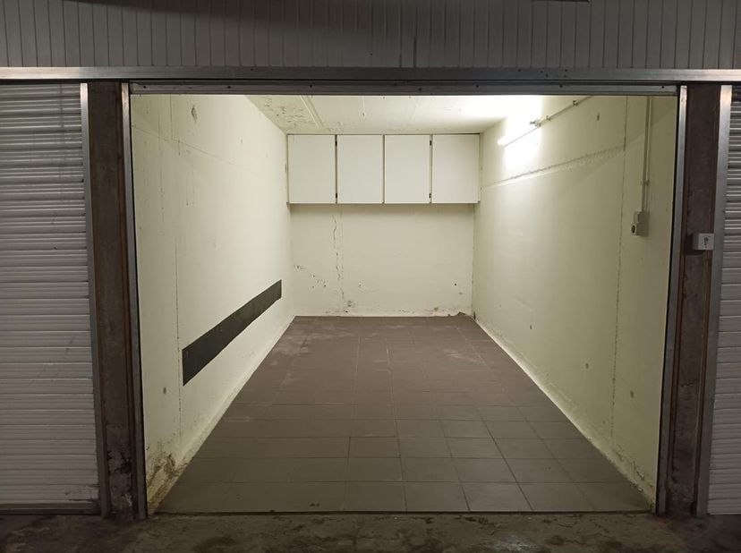 Garage te koop in Wenigerstraat 63,
                    2150 Borsbeek