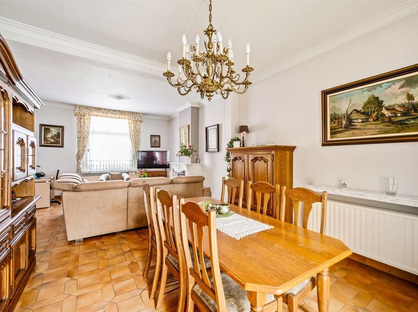 Maison à rénover avec aménagement spacieux dans le centre de Bouwel<br />
Cette maison située à Dorp 29 à Bouwel offre de nombreuses possibilités pour
