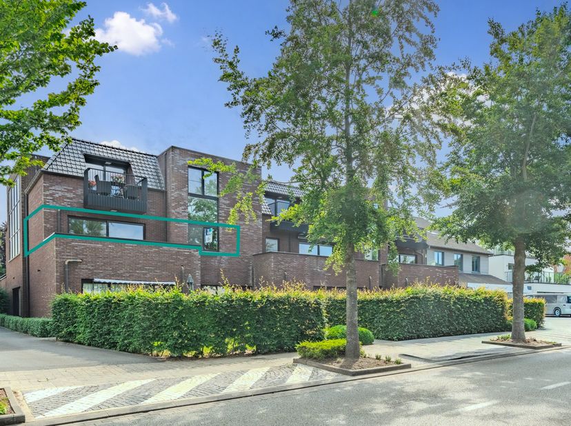 In de kleinschalige residentie "Belle Fleur" vinden we dit ruim appartement (128 m²) op de 1ste verdieping. Geschikt voor wie op zoek is naar energiez