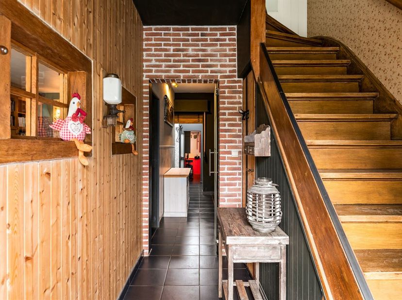 Maison parfaitement entretenue dans un quartier calme au bord du canal<br />
Situation : à proximité des voies d'accès au centre de Schoten et à Deurn