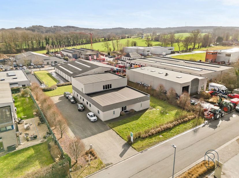 Multifunctioneel kantoorgebouw op strategische ligging in Brakel. <br />
<br />
Op de Industriealaan in Brakel bevindt zich dit veelzijdige kantoorg
