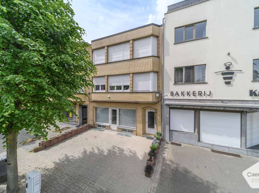 Vous recherchez un pied-à-terre abordable à la mer ? Cet appartement situé au 2ᵉ étage (sans ascenseur), sur la Strandlaan à Saint-Idesbald, offre un